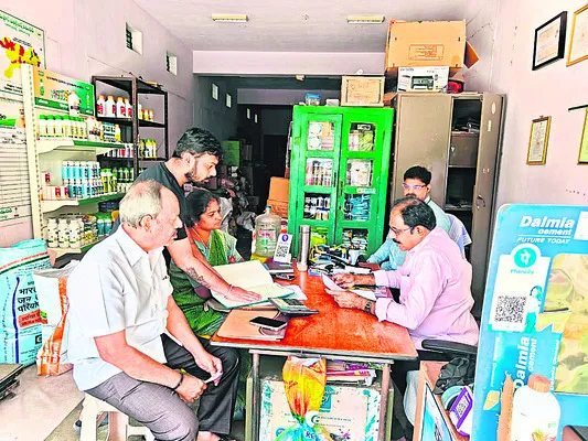 ఎరువుల దుకాణాలపై దాడులు 
