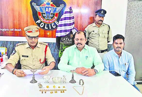 అంతర్ జిల్లా నేరస్తుడి అరెస్టు