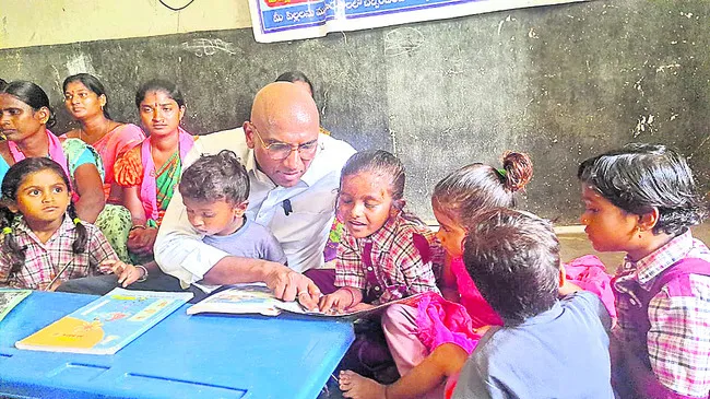 తుంగమడుగుకు రోడ్డు వేయాలి