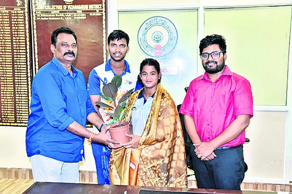 క్రీడాకారిణి భవానీకి జేసీ అభినందనలు
