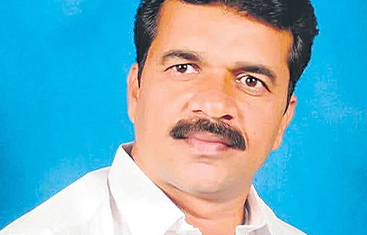 కళ్లలో కారం చల్లి కాల్చి చంపారు