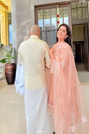 Tollywood actress Praneetha Visits Tirumala With family8