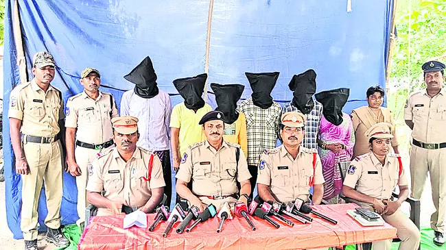 మద్యం తాగించి.. మెడకు తాడుతో బిగించి