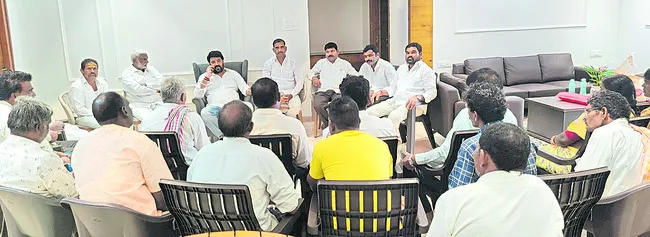 నోటీసులిచ్చారు.. న్యాయం చేయండి