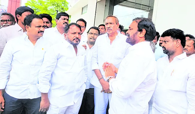 భయంతోనే సర్పంచ్ హత్యకు ధూళిపాళ్ల కుట్ర