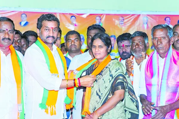 ఇందిరమ్మ ఇళ్లపై నిబంధనలు సరికావు