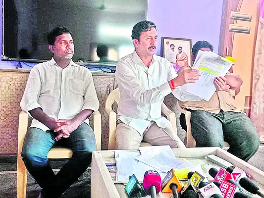 తీర ప్రాంతాన్ని కబళించేందుకే కుట్రలు 