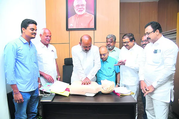 ఇంటికొకరు సీపీఆర్‌   శిక్షణ తీసుకోండి