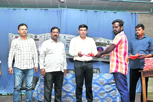 రోడ్లపై చెత్త కనిపిస్తే చర్యలు తప్పవు