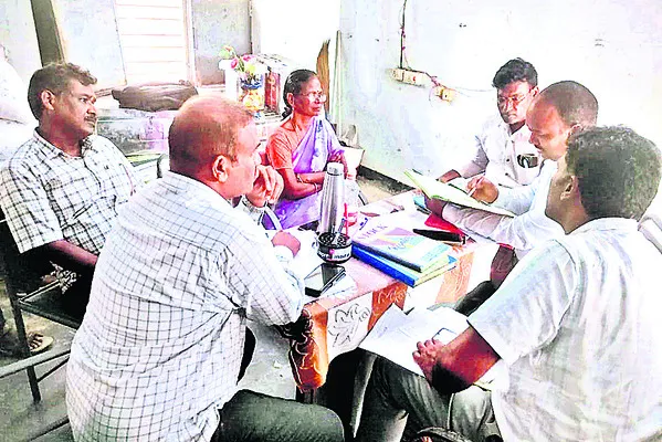 ఏసీబీ అధికారుల తనిఖీలు