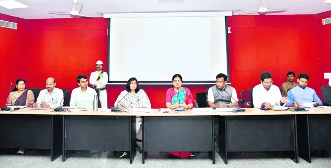 సర్కారు బడుల్లో నాణ్యమైన విద్యనందించాలి