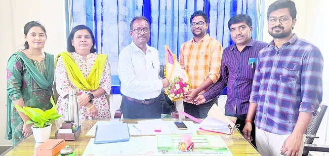 బాధ్యతలు స్వీకరించిన డీఏవో ఛత్రునాయక్‌