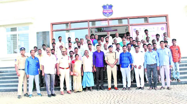 మొక్కజొన్న రైతులకు అండగా ఎస్పీ