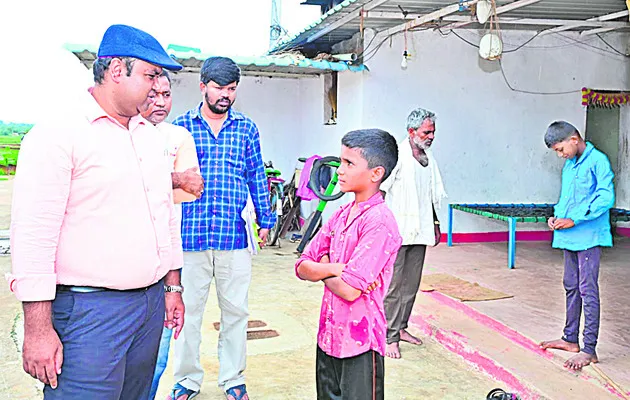 పాఠశాలకు డుమ్మా కొట్టొద్దు