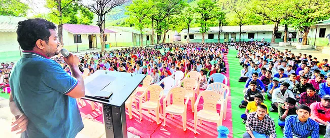 విద్యార్థుల సమస్యలను డీన్‌లకు విన్నవించాలి 