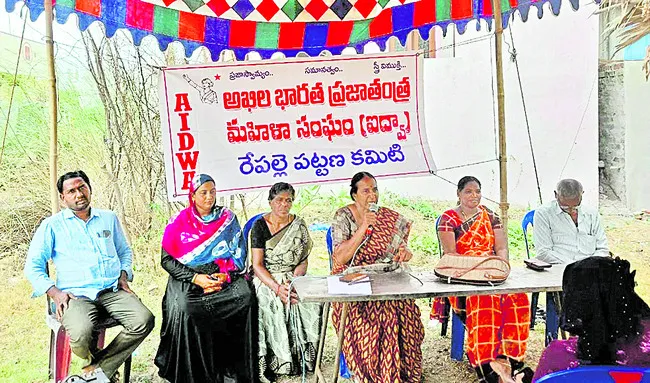 మహిళలపై మైక్రో ఫైనాన్స్ సంస్థల వేధింపులు అరికట్టాలి