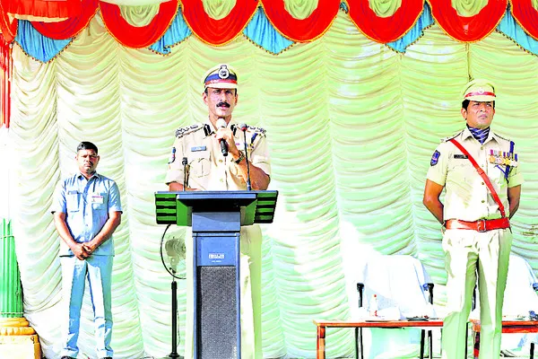 విధుల్లో నిర్లక్ష్యం వీడాలి