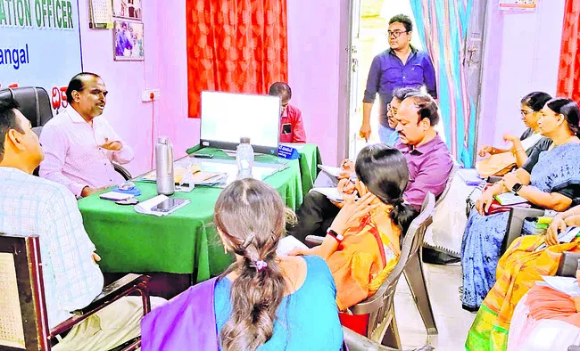 ప్రభుత్వ కళాశాలల్లో ఐఐటీ, నీట్ తరగతులు