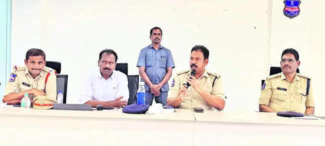 శాంతియుతంగా పండగలు నిర్వహించుకోవాలి