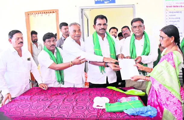 నాటిన ప్రతి మొక్కను కాపాడాలి