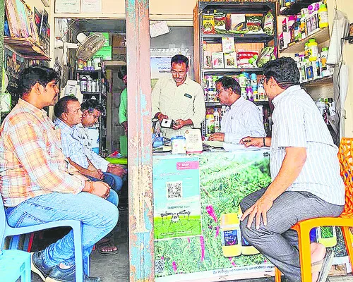 పురుగుమందుల దుకాణాల్లో విజిలెన్స్‌ తనిఖీలు