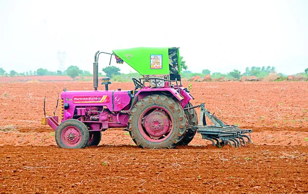 పడిపోయిన సాగు విస్తీర్ణం