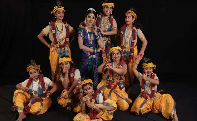 Smitha Madhav: Carnatic Classical Singer and Bharatanatyam Dancer. 1