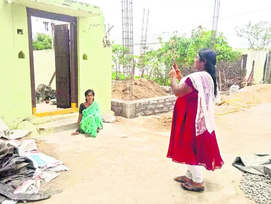 కేంద్రం వాటా కోసం తంటాలు