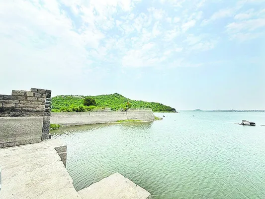 చెరువుకు చేరని చేప