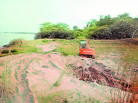 ముక్తేశ్వరుని సాక్షిగా ఇసుక అక్రమ తవ్వకాలు 