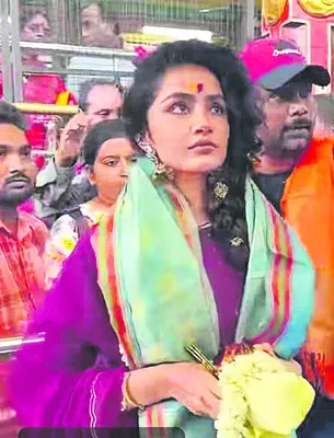 అమ్మవారి సన్నిధిలో అనుపమ పరమేశ్వరన్‌ 