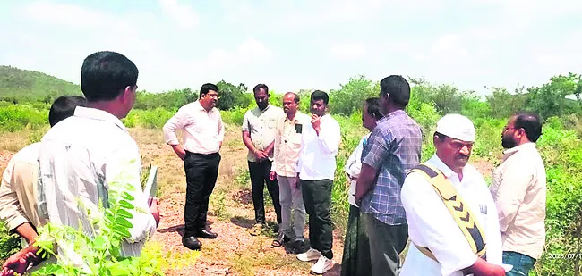 ప్రభుత్వ భూములను ఆక్రమిస్తే చర్యలు