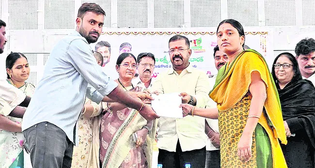 పార్టీలకతీతంగా సంక్షేమ పథకాలు