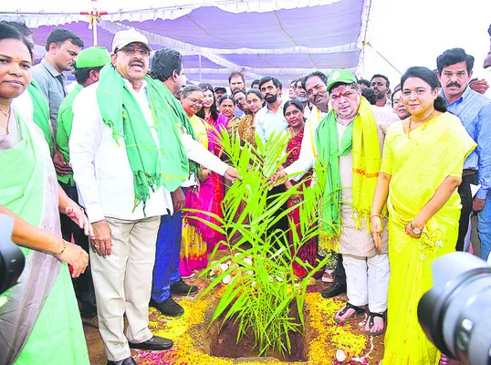 ఆయిల్‌పామ్‌ సాగే లక్ష్యం కావాలి
