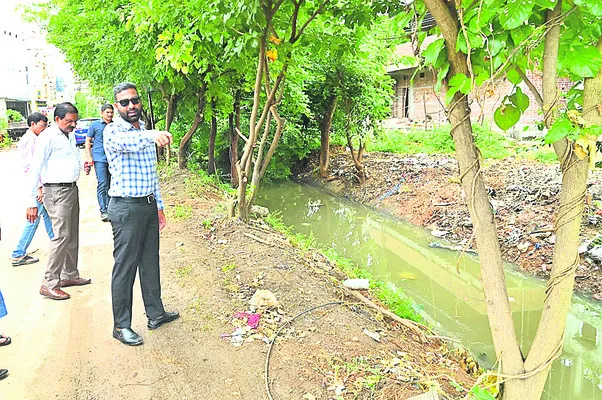 జంక్షన్‌ నాలాలను శుభ్రం చేయాలి