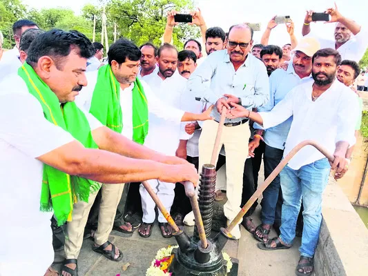 దరఖాస్తుల ఆహ్వానం