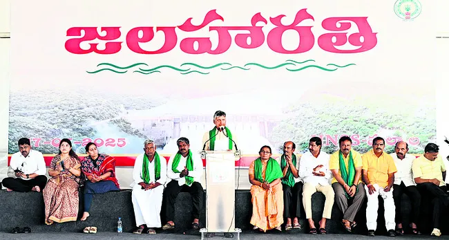 కష్టాలు వినలేదు.. వరాలు ఇవ్వలేదు