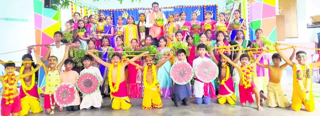 అల్ఫోర్స్‌ ఇ– టెక్నో స్కూల్‌లో బోనాల జాతర