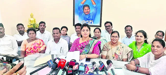 దళిత మహిళ నిర్బంధం అమానుషం 