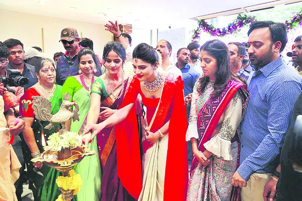 ప్రజల ఆదరాభిమానాలు చూరగొంటాం 
