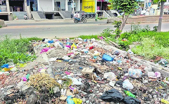 చెత్త కదలదు.. మురుగు పోదు
