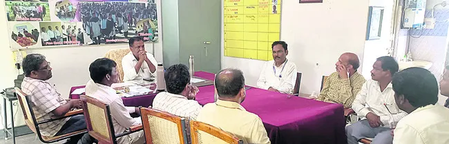 విద్యార్థుల హాజరుశాతం పెంచాలి