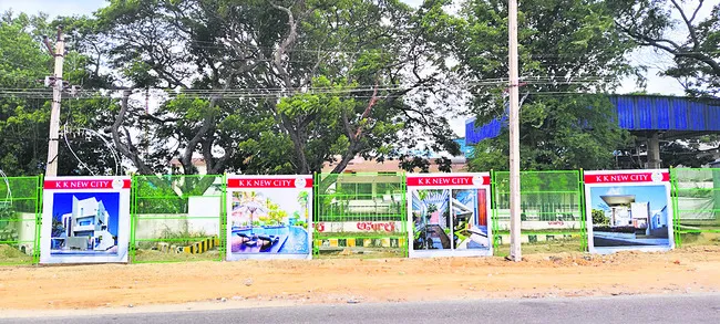 అమూల్‌ డెయిరీ స్థలంలో రియల్‌ ఎస్టేట్‌ బోర్డులు