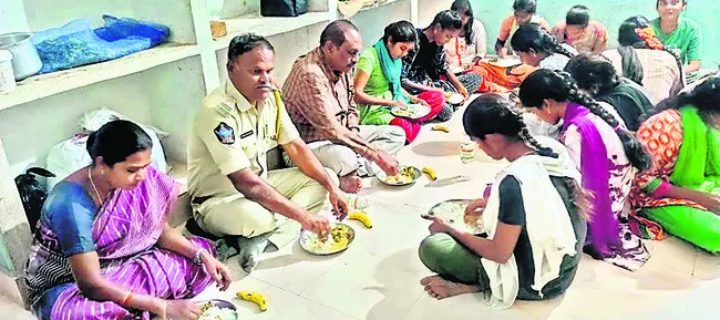 బాలికల వసతి గృహం తనిఖీ