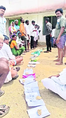 యూరియా కోసం.. పాసు పుస్తకాల క్యూ