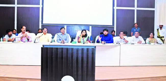 విద్యార్థులను సొంత పిల్లలుగా చూసుకోవాలి