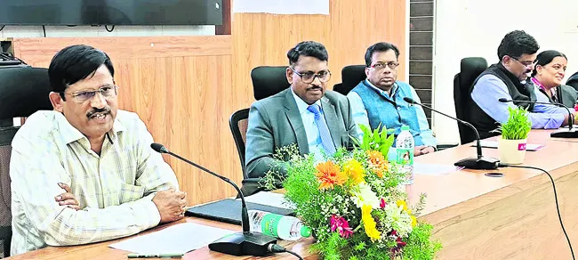 సురేష్‌కుమార్‌రెడ్డికి  ముందస్తు బెయిల్‌ 