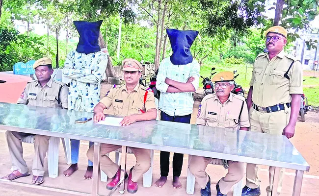ఇద్దరు దొంగల అరెస్ట్