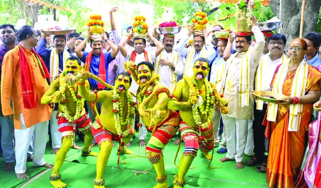 ఘనంగా