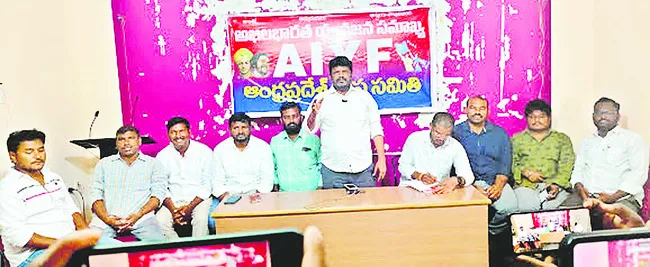 నిరుద్యోగుల గొంతుకోసిన చంద్రబాబు